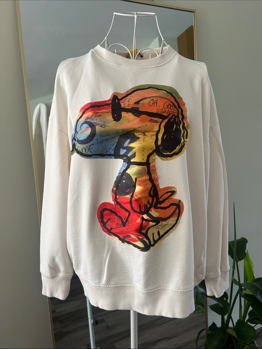 Zara Cream Crewneck Sweatshirt with Multicolor Snoopy Graphic